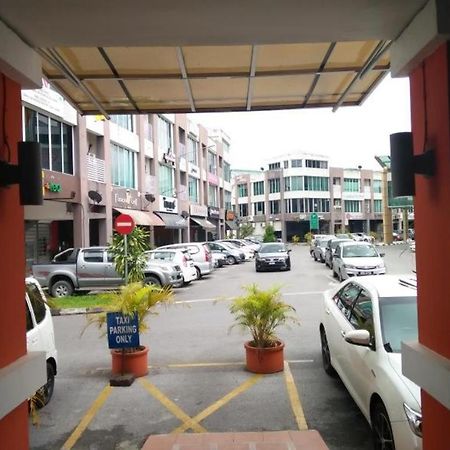 Zotel Business & Leisure Hotel Kuching Exterior photo