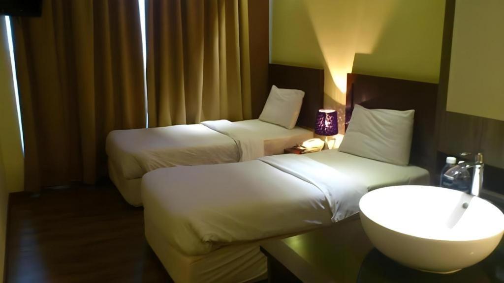 Zotel Business & Leisure Hotel Kuching Exterior photo