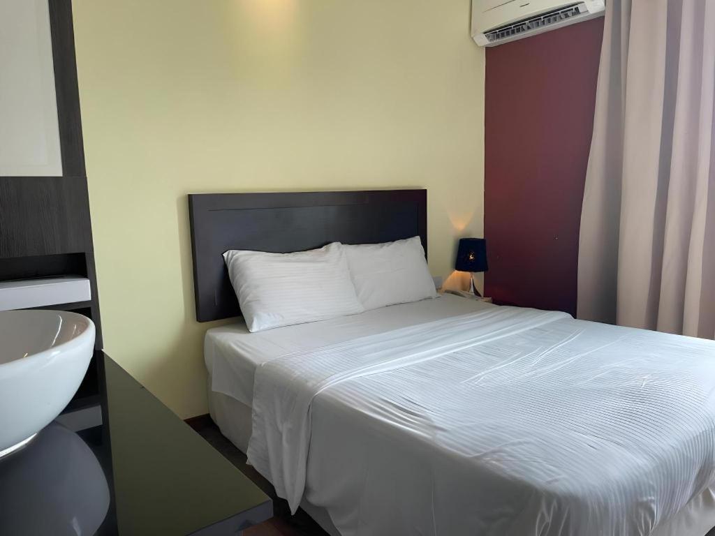 Zotel Business & Leisure Hotel Kuching Exterior photo